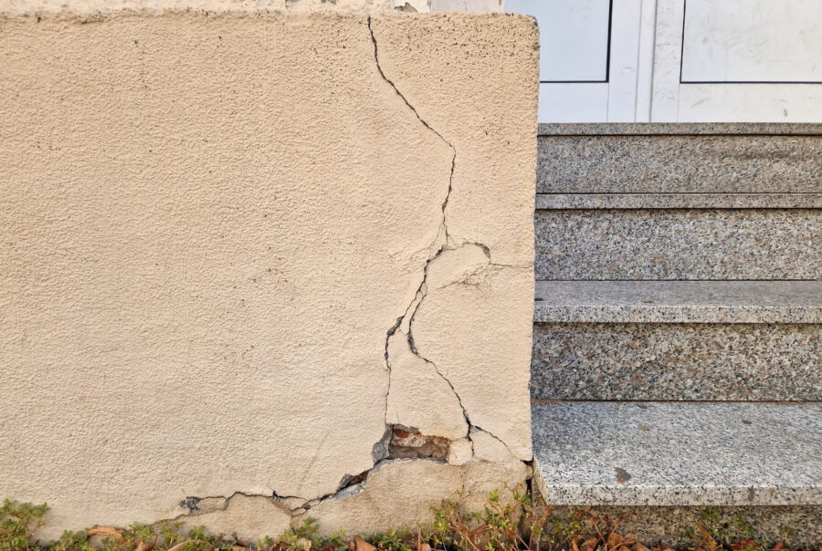 Risse im Beton reparieren